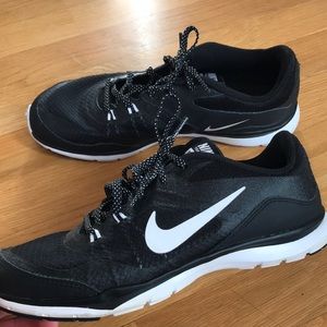 Women’s 7.5 Nike Sneakers